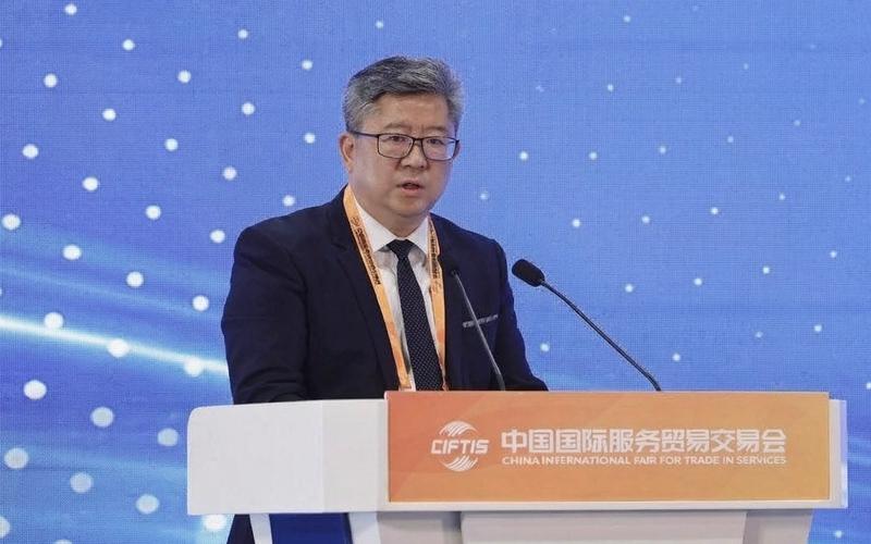 新京报社党委书记、社长毛晓刚发表致辞。