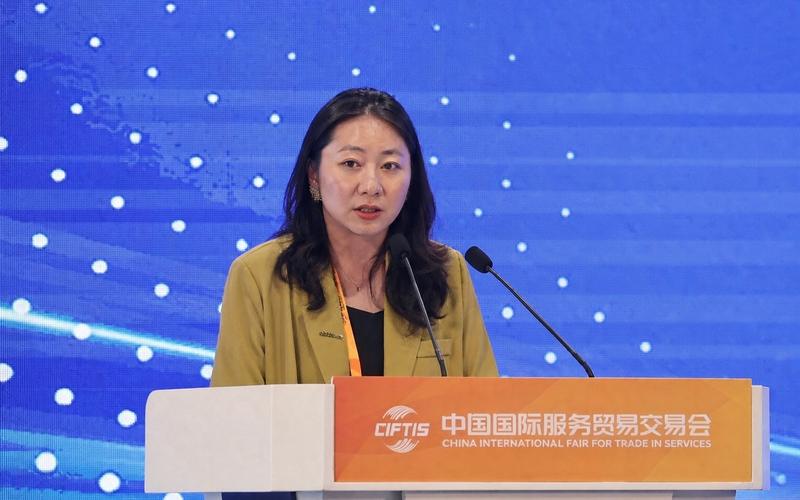 柏林驻华商务联络处首席代表李怡燃在论坛上发表致辞。
