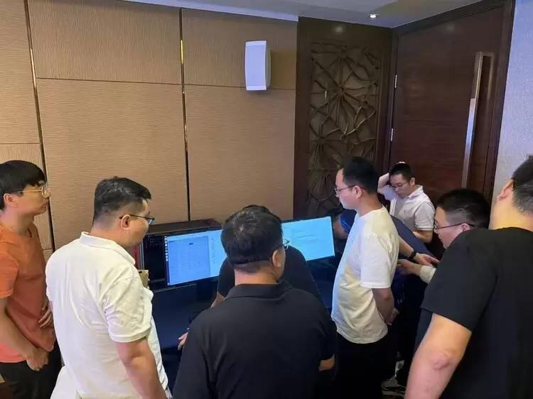 与会客户和 ISV 现场了解联想工作站及本地 AI 应用