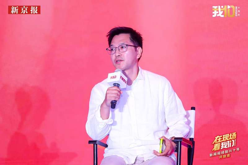 活动现场开连麦环节，中国传媒大学电视学院党委书记、教授曾祥敏在讲话。