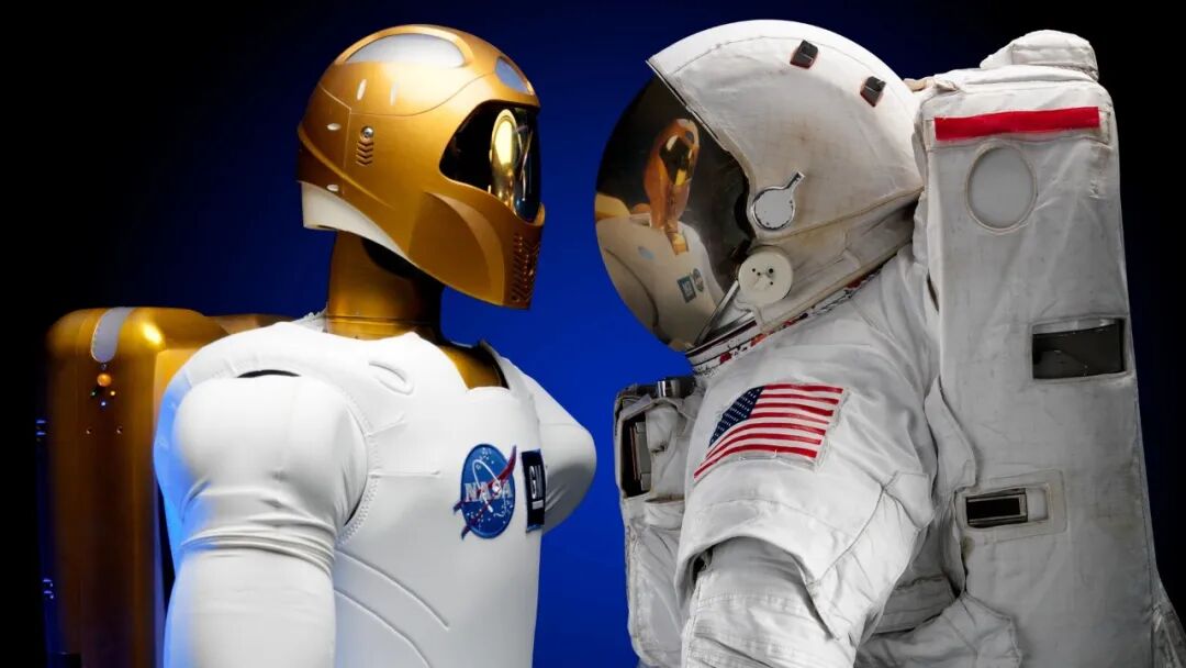 NASA Robonaut 2与宇航员真实照片