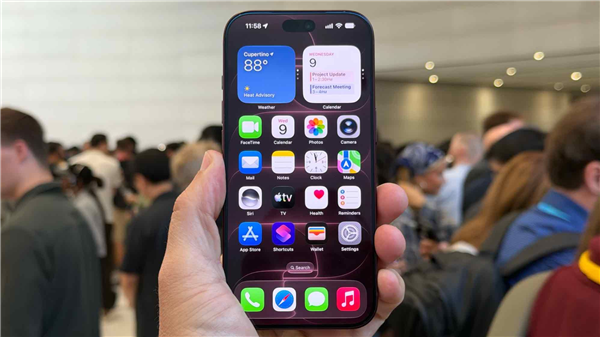 iPhone 18 Pro Max充电速度起飞：快充突破50W 15分钟充入50%