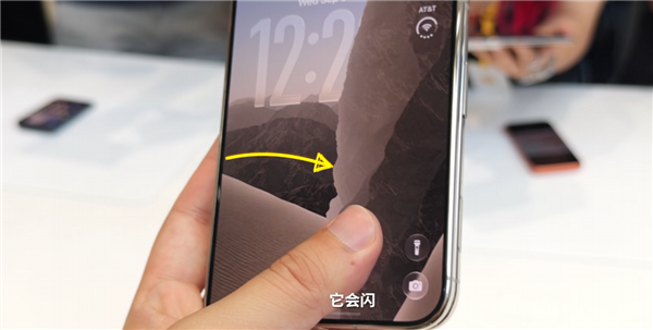 影视飓风Tim反掰iPhone Duo后闪屏 李楠：反着掰是为了流量和话题吗