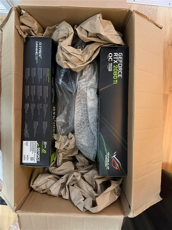 仅缺一个3090包装盒！玩家集齐近十代ROG显卡：从GTX 1080 Ti到RTX 5090