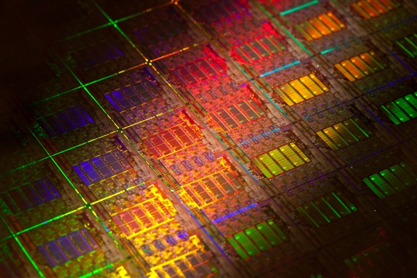 Intel下代Nova Lake-H首颗CPU样品现身！16核心18MB三缓