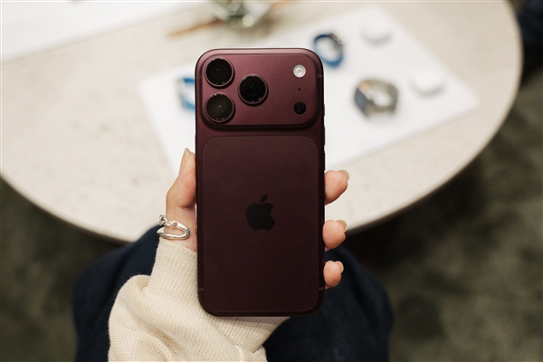iPhone 18 Pro 1TB版本使用QLC闪存引发争议：加价数千元却买到降级配置