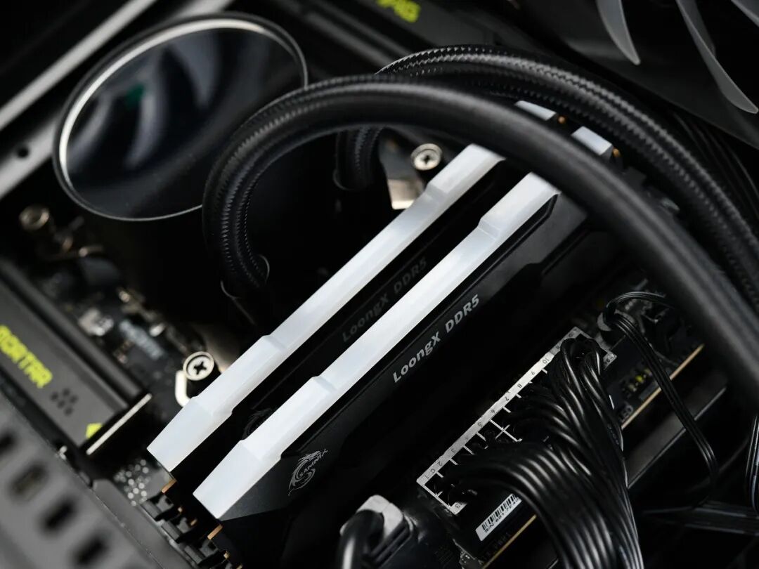 内存评测:新乐士屠龙勇士DDR5 RGB,8800MT/s的硬核游戏利器