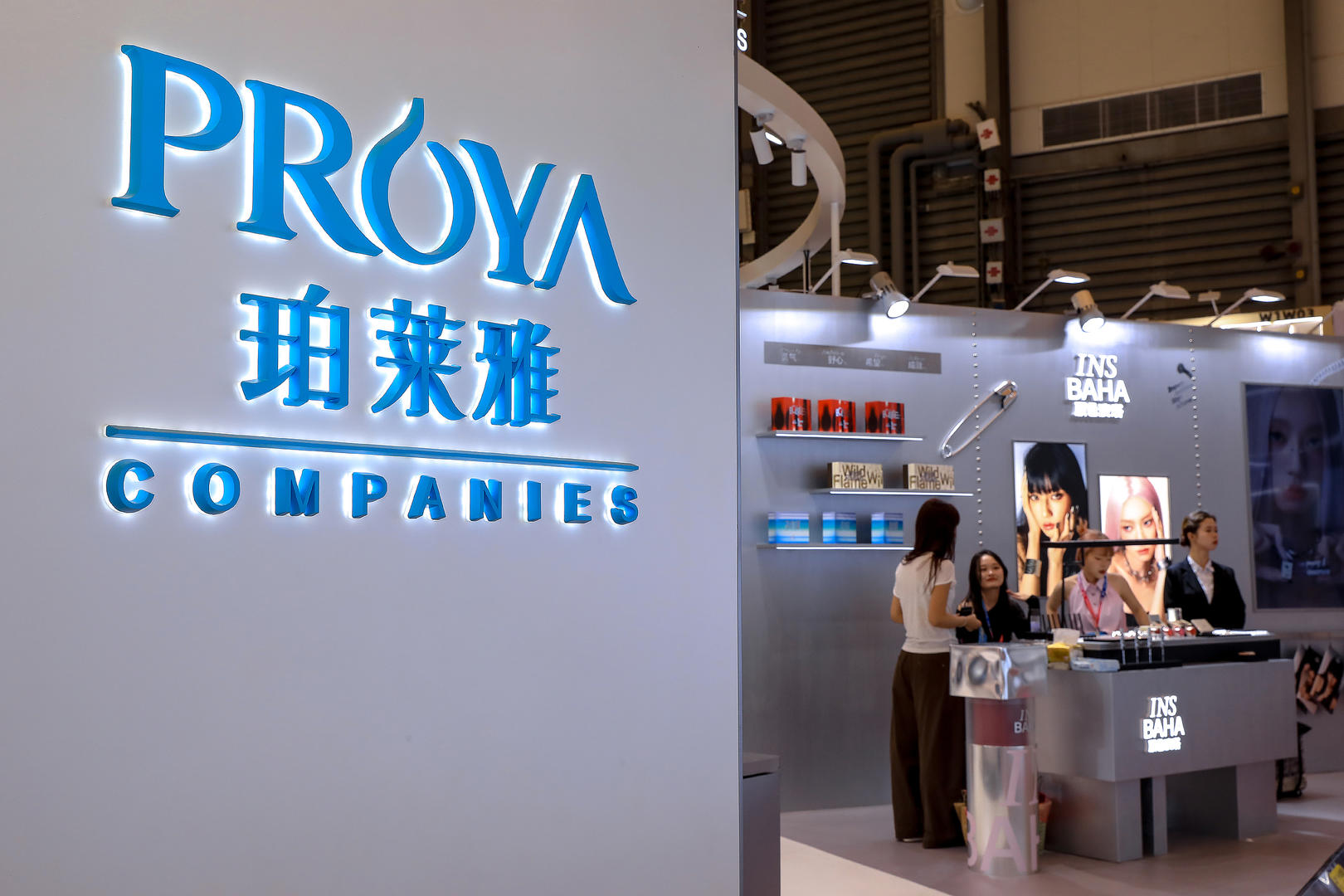 ▲珀莱雅展台 据视觉中国