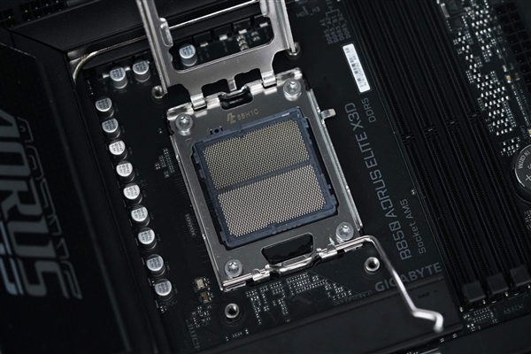 16+2+2相供电 配4路M.2！技嘉B850 AORUS ELITE X3D图赏