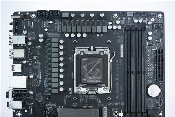 16+2+2相供电 配4路M.2！技嘉B850 AORUS ELITE X3D图赏