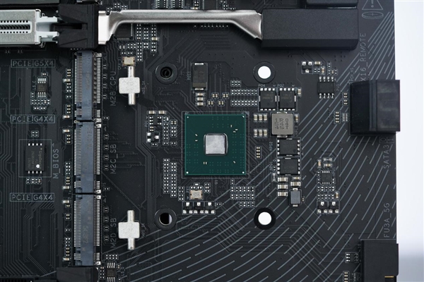 16+2+2相供电 配4路M.2！技嘉B850 AORUS ELITE X3D图赏