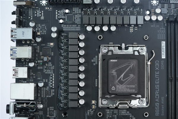16+2+2相供电 配4路M.2！技嘉B850 AORUS ELITE X3D图赏