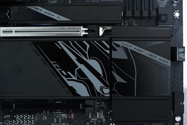16+2+2相供电 配4路M.2！技嘉B850 AORUS ELITE X3D图赏