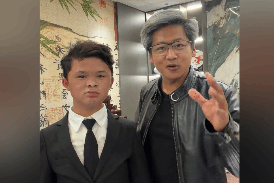 黄银勋专程上门拜访“小马云”范小勤 世纪会晤抱上了