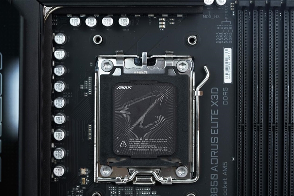 16+2+2相供电 配4路M.2！技嘉B850 AORUS ELITE X3D图赏