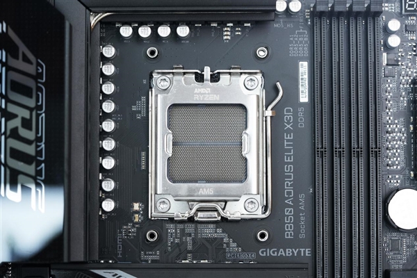 16+2+2相供电 配4路M.2！技嘉B850 AORUS ELITE X3D图赏