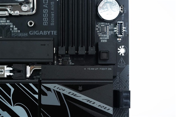 16+2+2相供电 配4路M.2！技嘉B850 AORUS ELITE X3D图赏