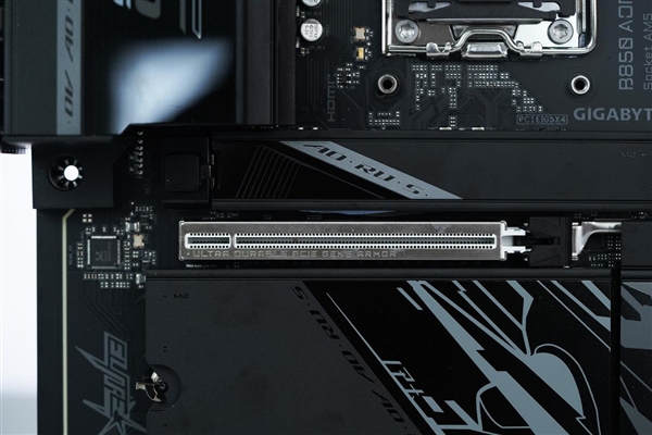 16+2+2相供电 配4路M.2！技嘉B850 AORUS ELITE X3D图赏