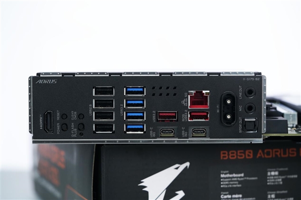 16+2+2相供电 配4路M.2！技嘉B850 AORUS ELITE X3D图赏