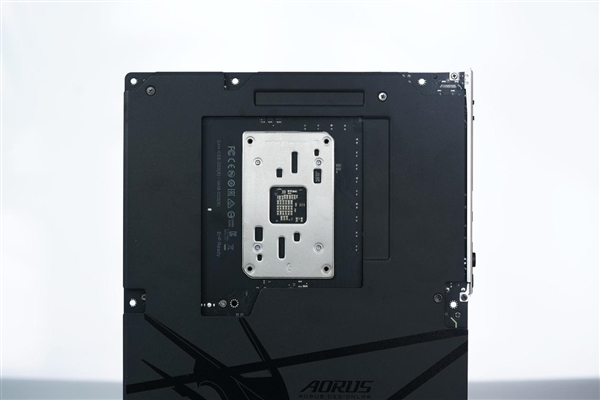 16+2+2相供电 配4路M.2！技嘉B850 AORUS ELITE X3D图赏