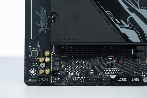 16+2+2相供电 配4路M.2！技嘉B850 AORUS ELITE X3D图赏