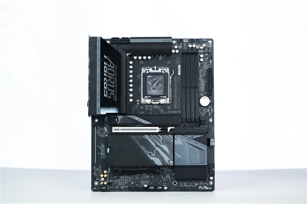 16+2+2相供电 配4路M.2！技嘉B850 AORUS ELITE X3D图赏