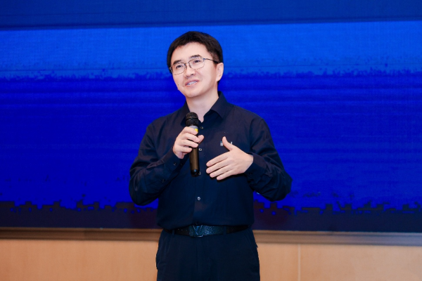 英特尔携手震有智联 以AI智能体强化建筑工地安全防线