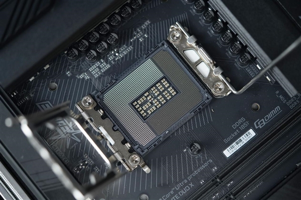 5个M.2插槽堆满！技嘉Z890 AORUS ELITE DUO X主板图赏