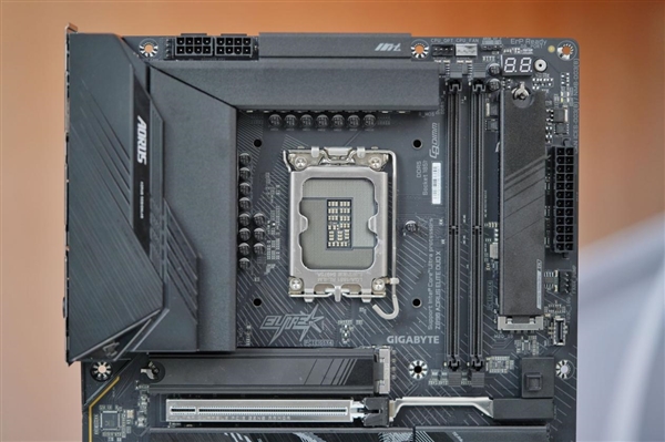 5个M.2插槽堆满！技嘉Z890 AORUS ELITE DUO X主板图赏