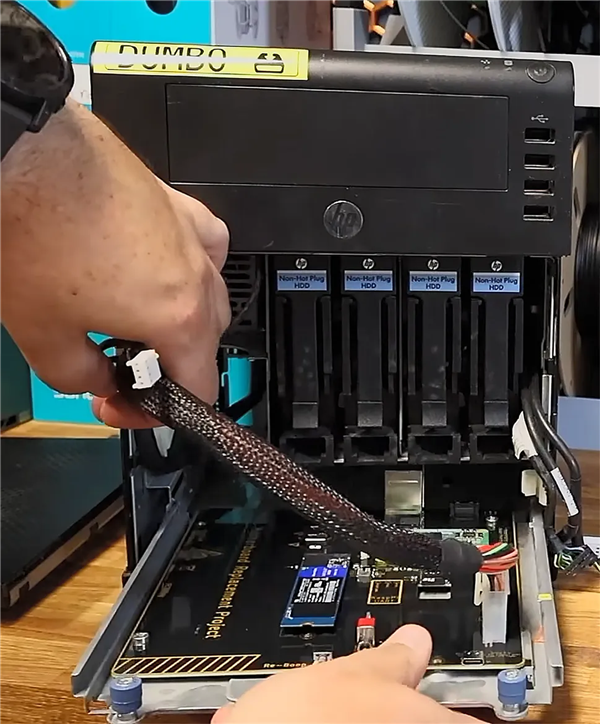 15年老服务器起死回生!大神自制主板塞进树莓派CM5:NVMe+USB3.0全有了