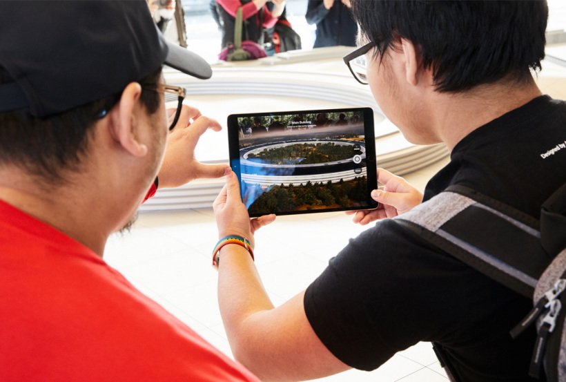 此前使用 iPad 可 AR 游览 Apple Park，图源：苹果