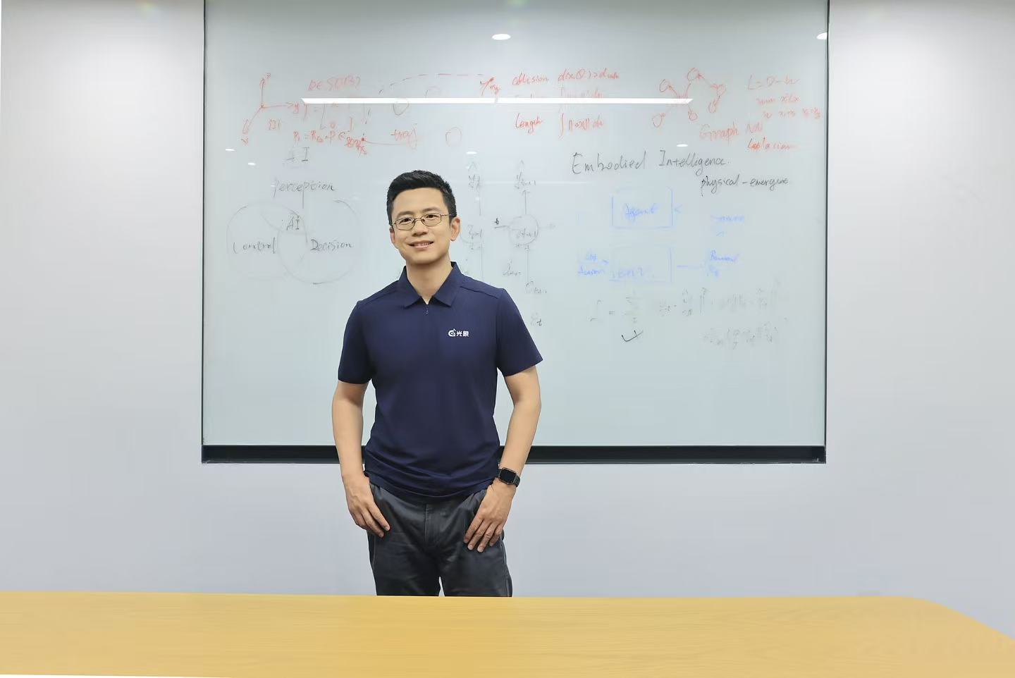 清华博士二次创业，把机器人送到汽车产线 | 对话光象科技CEO