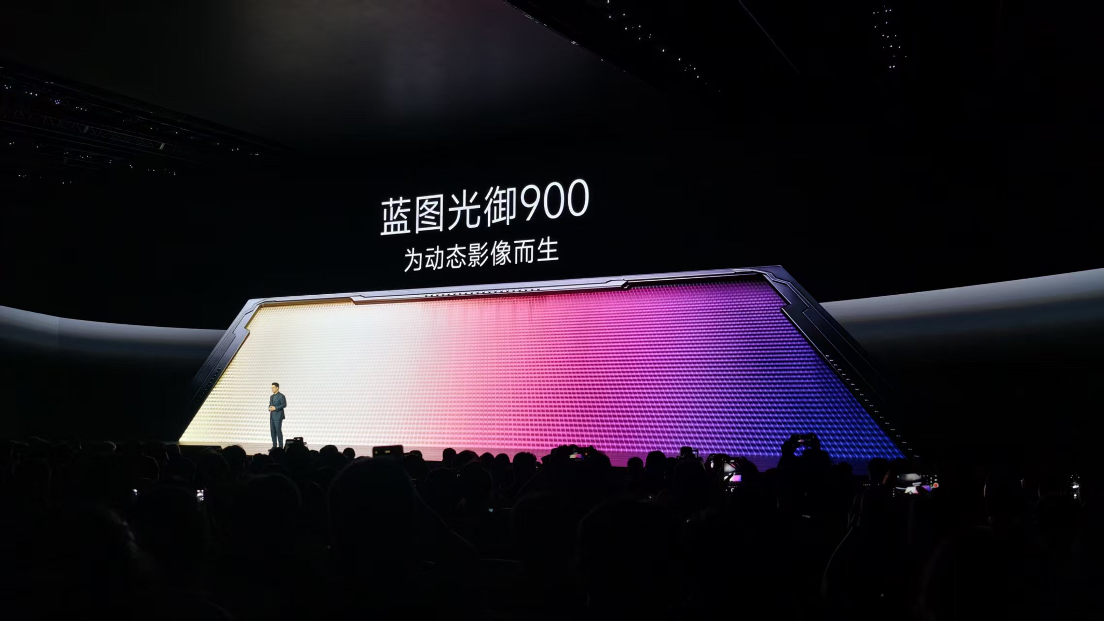 5499元起，vivo X500系列三机齐发：动态影像成核心战略，首发2nm旗舰芯